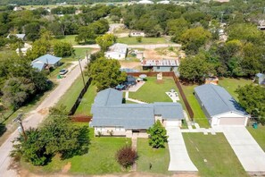 Exterior - 8/4, private pool, 2 hot tubs, wine trail (Blanco)