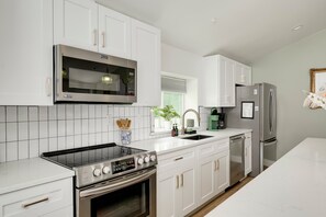 Fridge, microwave, stovetop, dishwasher - Two Houses, POOL, shared backyard 8bed/4bath (Blanco)