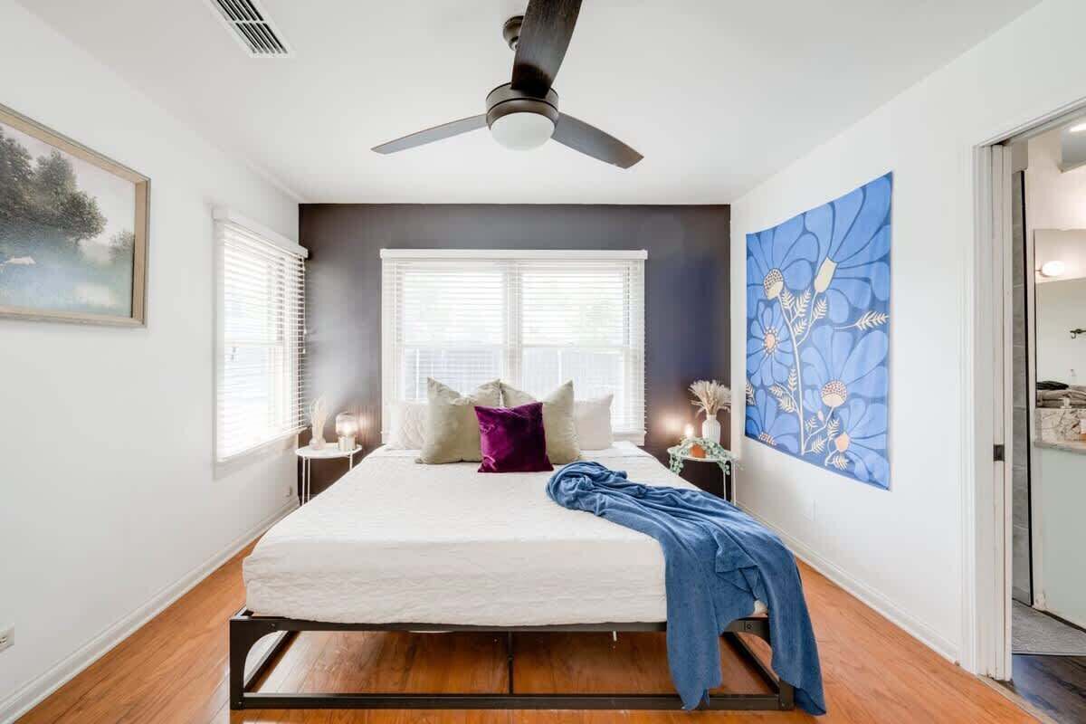 8 habitaciones, tabla de planchar con plancha, cuna de viaje y wifi 