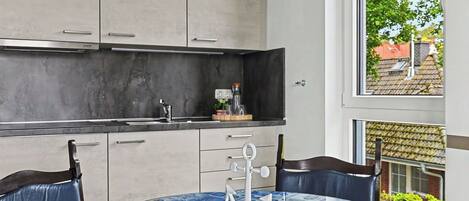 Micro-ondes, four, lave-vaisselle