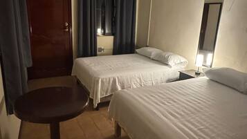 3 quartos, ferros/tábuas de passar roupa, acesso à internet