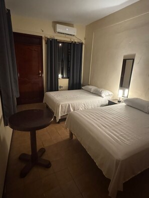 3 quartos, ferros/tábuas de passar roupa, acesso à internet