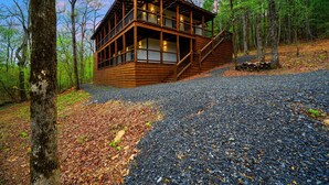 Exterior - Private Creek Cabin with Hot Tub, Bunk Room and Game Room (Broken Bow)