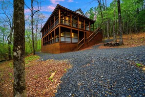 Exterior - Private Creek Cabin with Hot Tub, Bunk Room and Game Room (Broken Bow)