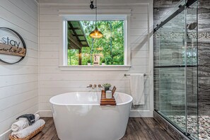 Shower, hair dryer, towels, soap - Private Creek Cabin with Hot Tub, Bunk Room and Game Room (Broken Bow)