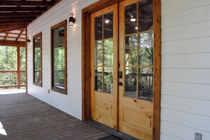 Exterior detail - Private Creek Cabin with Hot Tub, Bunk Room and Game Room (Broken Bow)