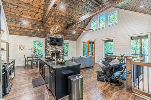 Private Creek Cabin with Hot Tub, Bunk Room and Game Room