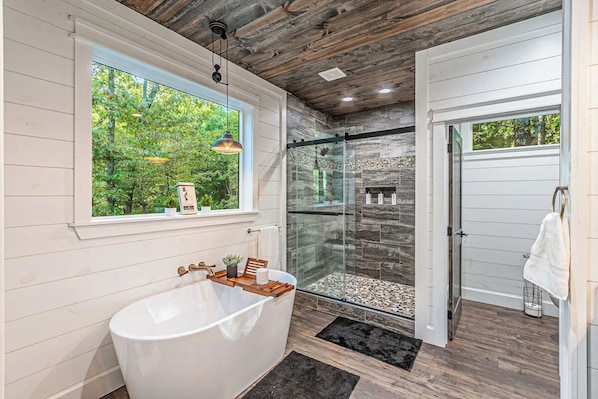 Shower, hair dryer, towels, soap - Private Creek Cabin with Hot Tub, Bunk Room and Game Room (Broken Bow)