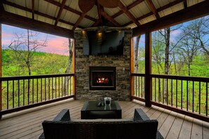 Property grounds - Private Creek Cabin with Hot Tub, Bunk Room and Game Room (Broken Bow)