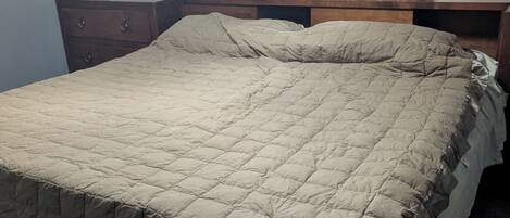 5 habitaciones, tabla de planchar con plancha, wifi y ropa de cama