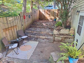 Terrace/patio - Majestic Mountain Getaway in Flat Rock to relax and explore. (Flat Rock)