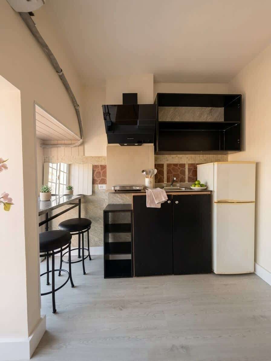 Coffee/tea maker, fridge, microwave, electric kettle
