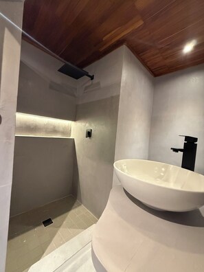 Towels, soap, toilet paper - Cozy 2-bedroom apartment in gorgeous Panamá with AC (Panamá)