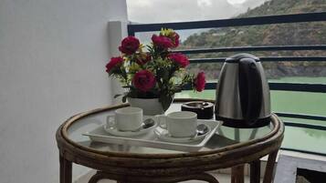 Luxury Room | Rollaway beds, free WiFi, bed sheets