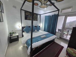 Suite | Rollaway beds, free WiFi, bed sheets