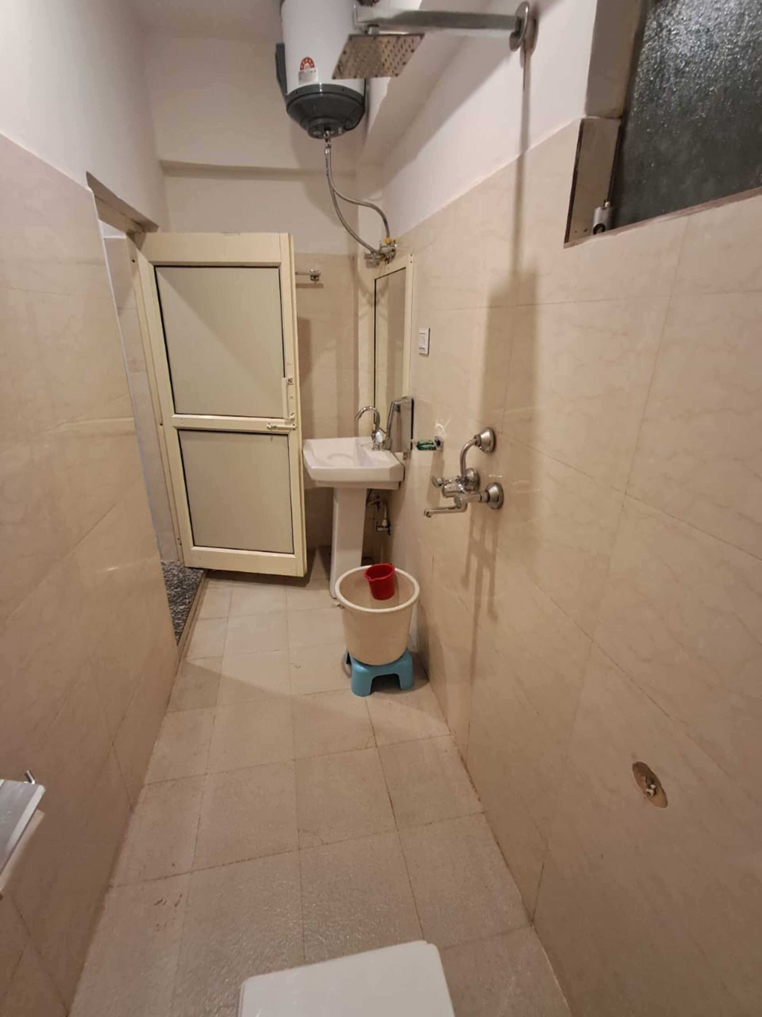 Ducha, toallas, jabón, shampoo