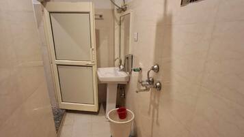 Ducha, toallas, jabón, shampoo