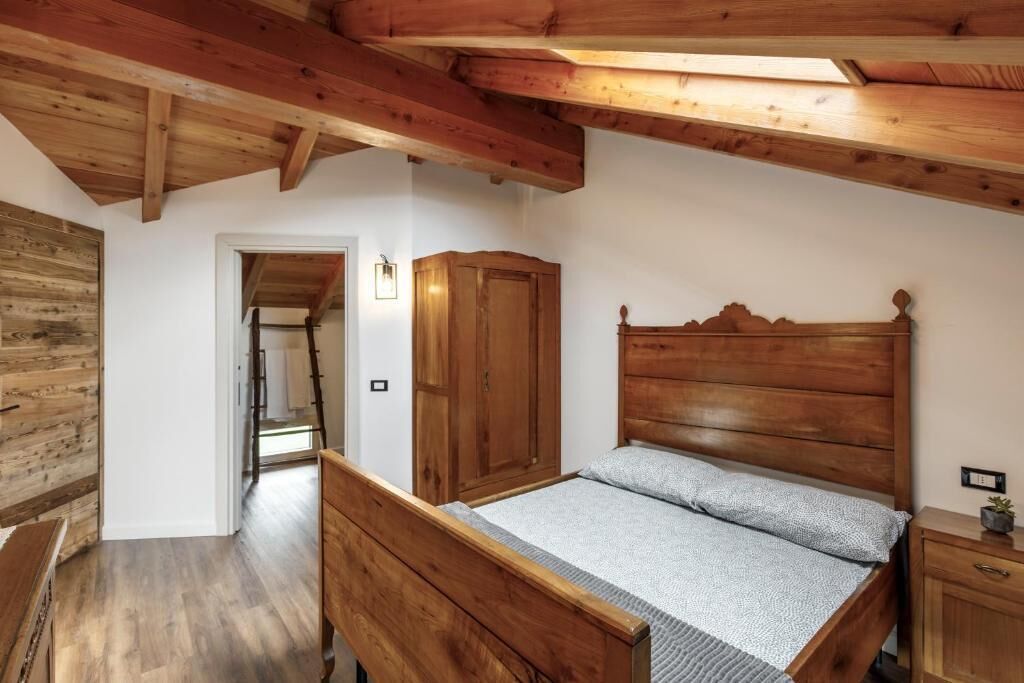 Verdunkelungsvorhänge, schallisolierte Zimmer, Bügeleisen/Bügelbrett