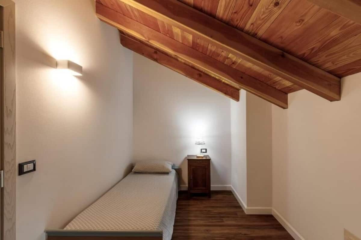 Comfort-Vierbettzimmer, Balkon, Blick auf den Innenhof | Verdunkelungsvorhänge, schallisolierte Zimmer, Bügeleisen/Bügelbrett