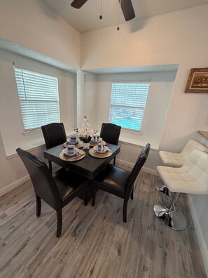 Dining - Spacious beautiful 4-bdrm house in peaceful area with separate office and pool (Grand Prairie)