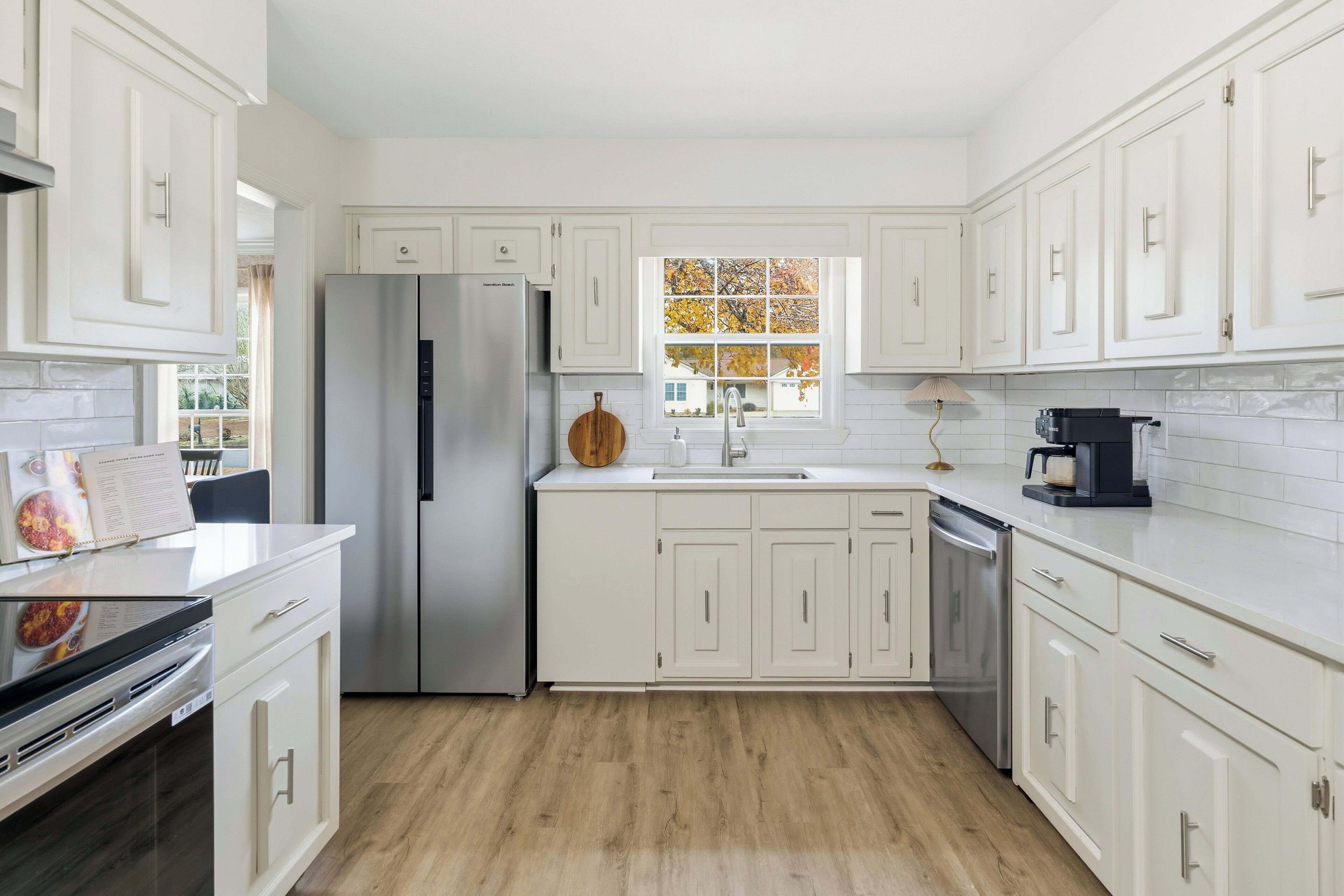 Refrigerador, microondas, horno y parrilla de estufa 