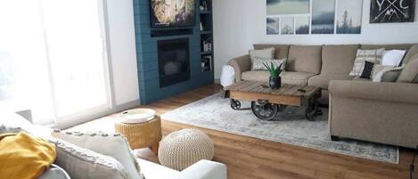 TV, videospill og kontorer