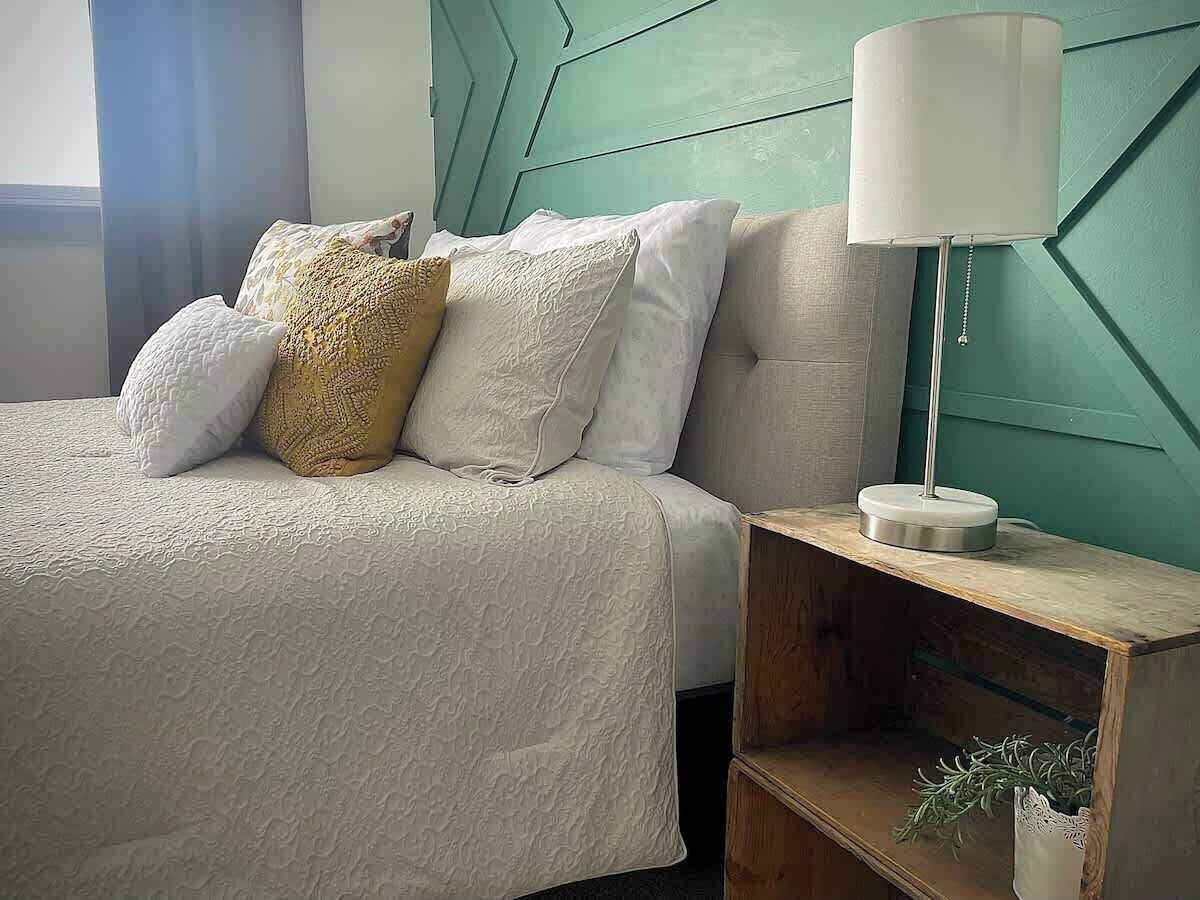 Fer et planche à repasser, lit parapluie, Wi-Fi, draps fournis