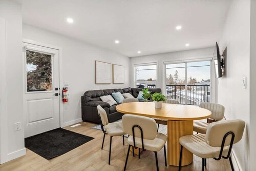 95 min Banff, Local Coffee, Walk to Restaurants