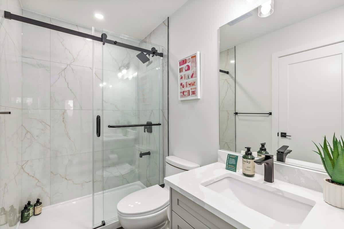 Shower, hair dryer, towels, shampoo