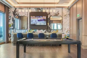 Game room - Pool Table, Gym, 5 min Rogers Place, 32nd Floor (Edmonton)