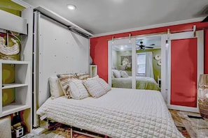 3 bedrooms, iron/ironing board, free WiFi, bed sheets - Best Kept Secret in High Point - Private Chef! (High Point)