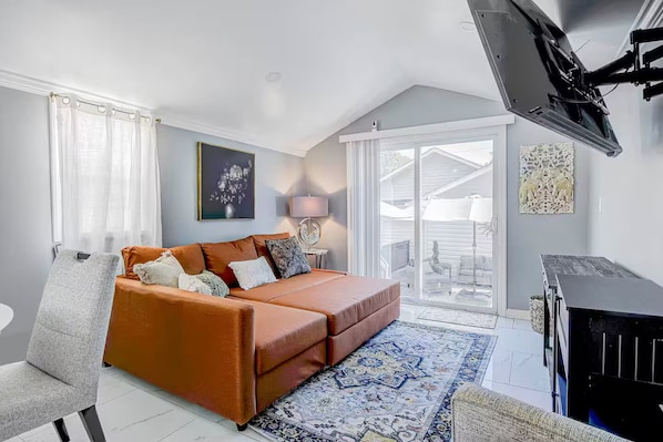 Smart TV, video games, books - Best Kept Secret in High Point - Private Chef! (High Point)