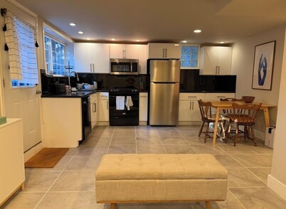 Beautiful condo - WALK to Oakland’s best offerings !