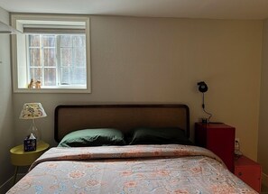 Iron/ironing board, WiFi, bed sheets