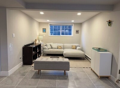 Beautiful condo - WALK to Oakland’s best offerings !