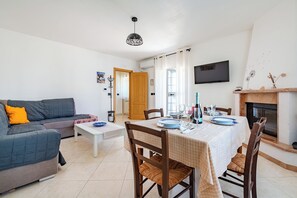 Family Apartment, Multiple Bedrooms, 2 Bathrooms (Bianca Olive House - Alberobello) | Dining - Bianca Olive House - Alberobello (Alberobello)