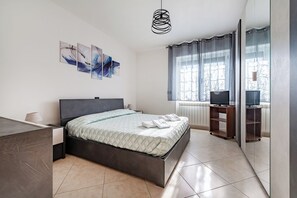 家庭公寓, 多間臥室, 2 間浴室 (Bianca Olive House - Alberobello) | 3 間臥室、熨斗/熨衣板、免費無線上網、床單