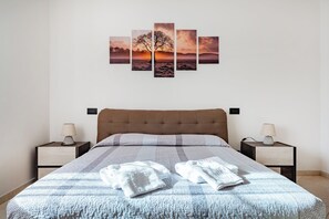 Family Apartment, Multiple Bedrooms, 2 Bathrooms (Bianca Olive House - Alberobello) | 3 bedrooms, iron/ironing board, free WiFi, bed sheets - Bianca Olive House - Alberobello (Alberobello)