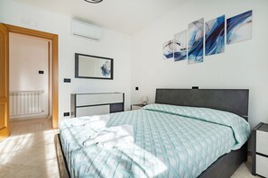 Family Apartment, 3 Bedrooms, 2 Bathrooms (Bianca Olive House - Alberobello)