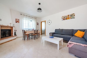 Family Apartment, 3 Bedrooms, 2 Bathrooms (Bianca Olive House - Alberobello) | Living area