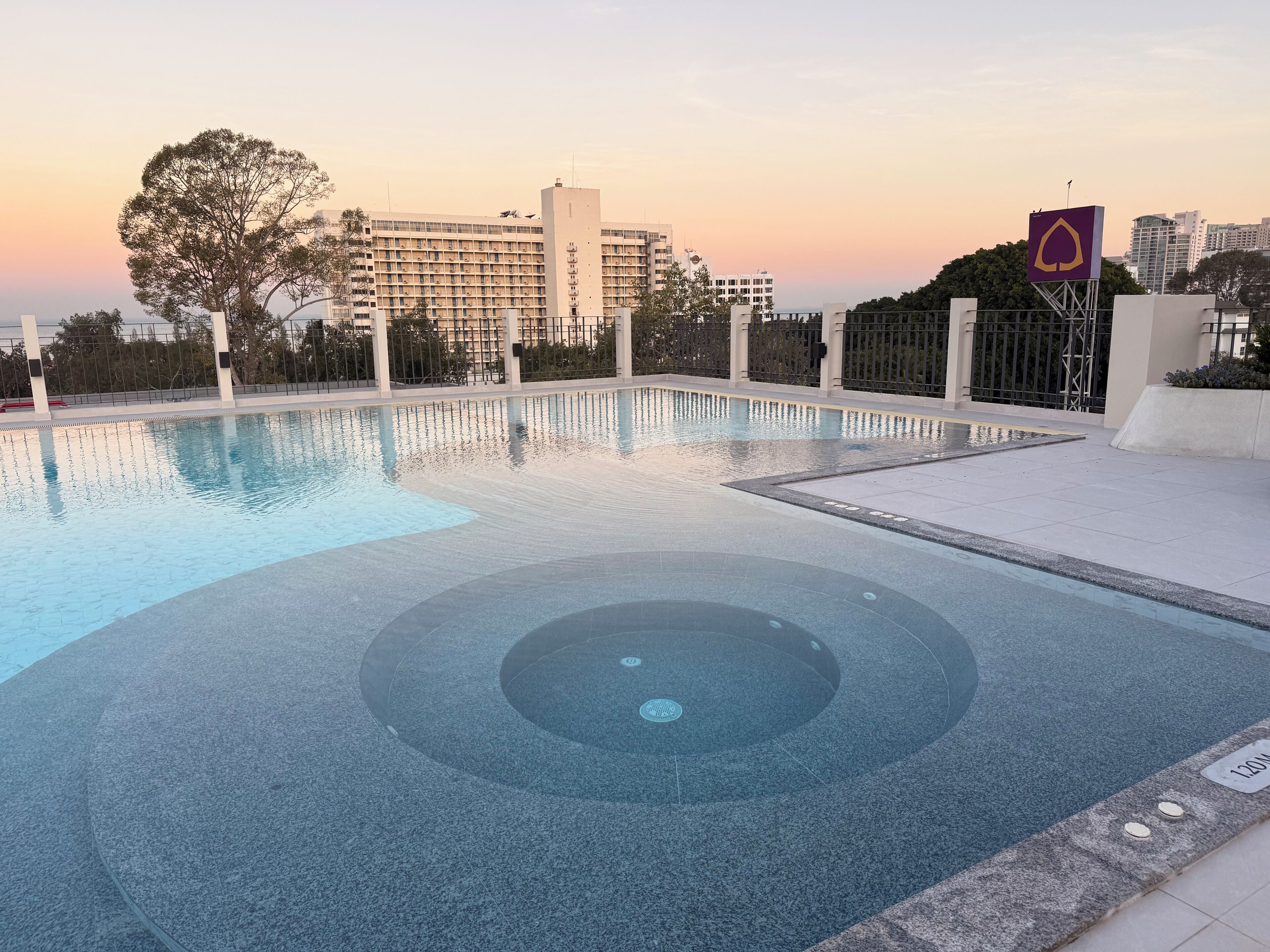 สระว่ายน้ำ