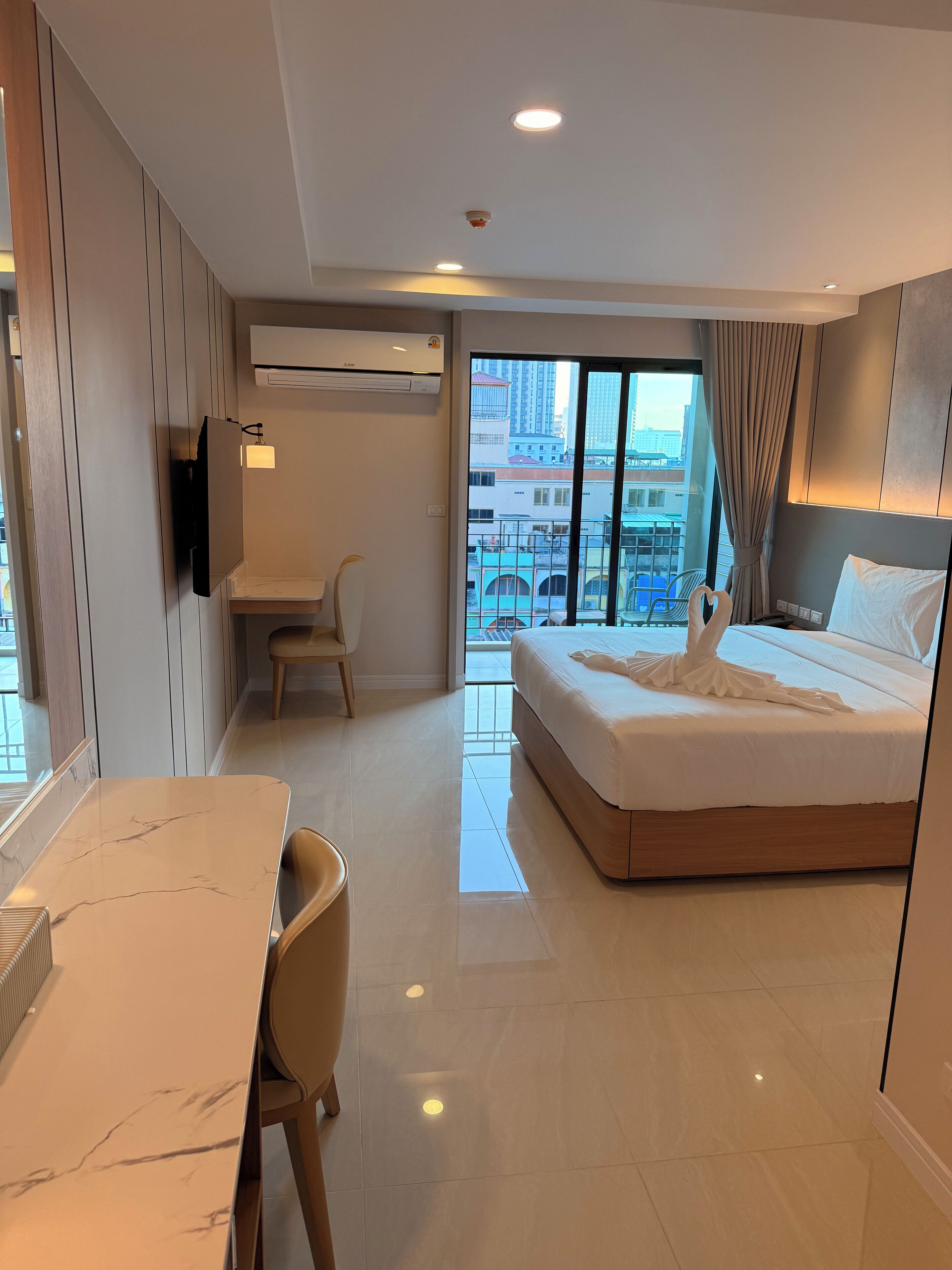 Phòng đôi Deluxe | Bộ đồ giường cao cấp, bàn, truy cập Internet không dây miễn phí 