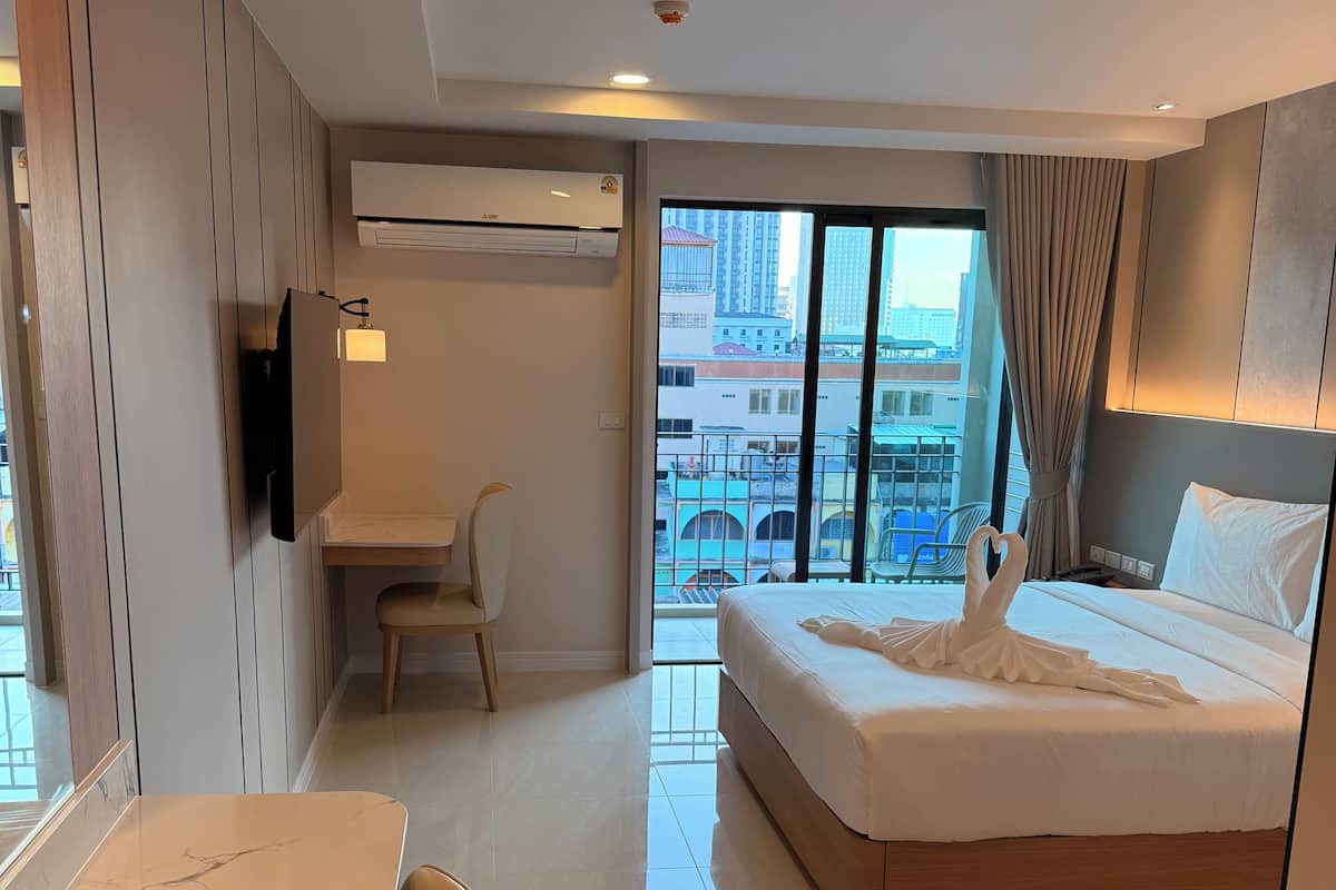 Premium bedding, desk, free WiFi, bed sheets