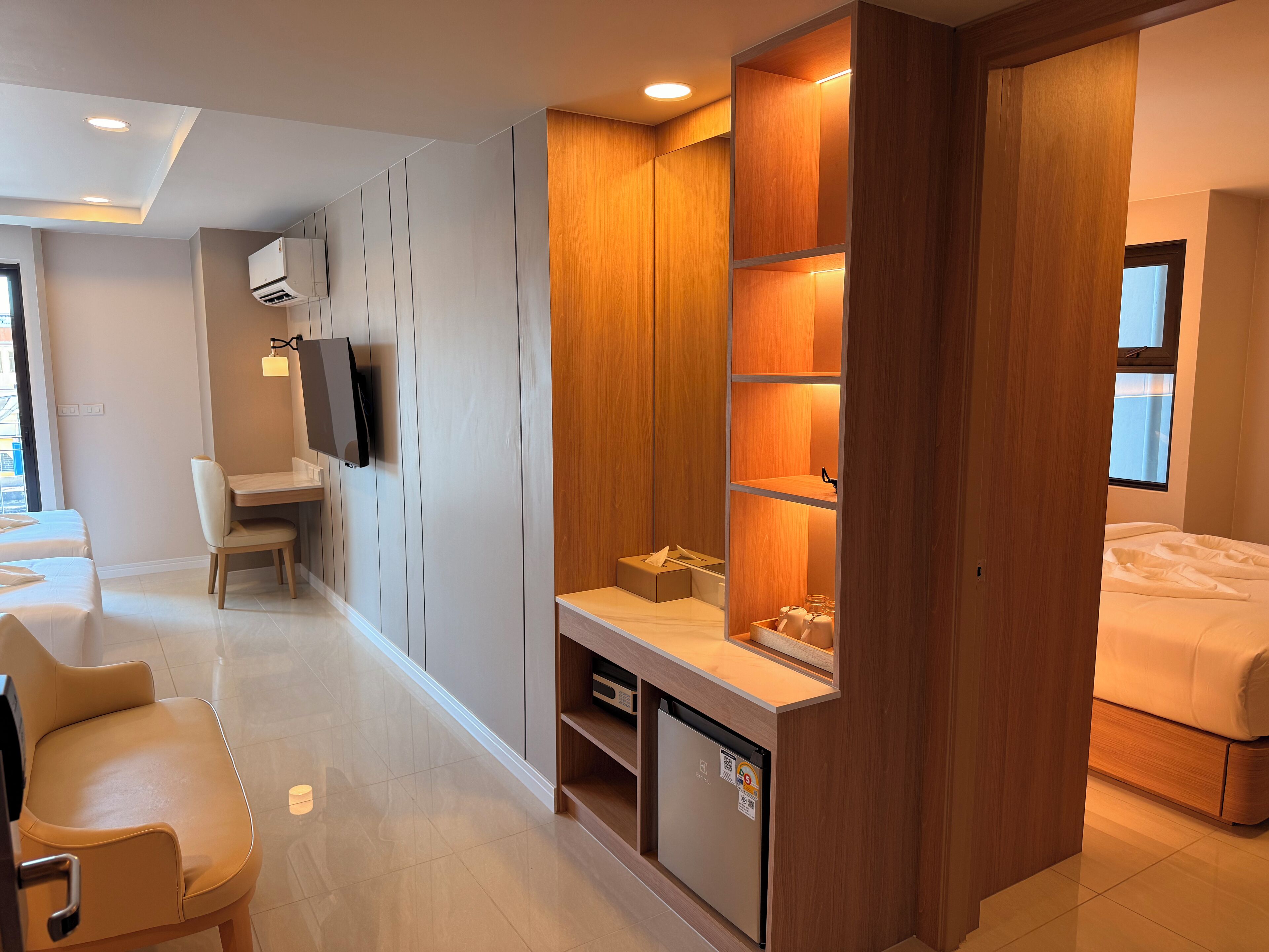 Quarto casal ou duplo família | Roupas de cama premium, escrivaninha, Wi-Fi de cortesia, roupa de cama