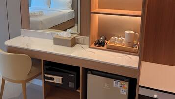 Exclusive Double Room | Premium bedding, desk, free WiFi, bed sheets