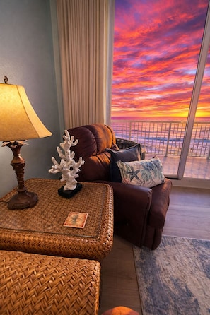 Smart TV - Second floor skip the elevator! (Panama City Beach)