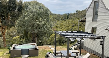 Paradise Retreat at the peak of Panton Hill