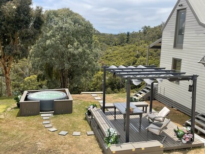 Paradise Retreat at the peak of Panton Hill