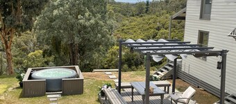 Paradise Retreat at the peak of Panton Hill