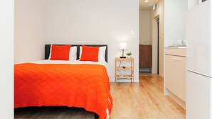 1 bedroom, iron/ironing board, free WiFi, bed sheets - A two minute walk from Waseda subway station! Convenient and clean! (Shinjukuku)